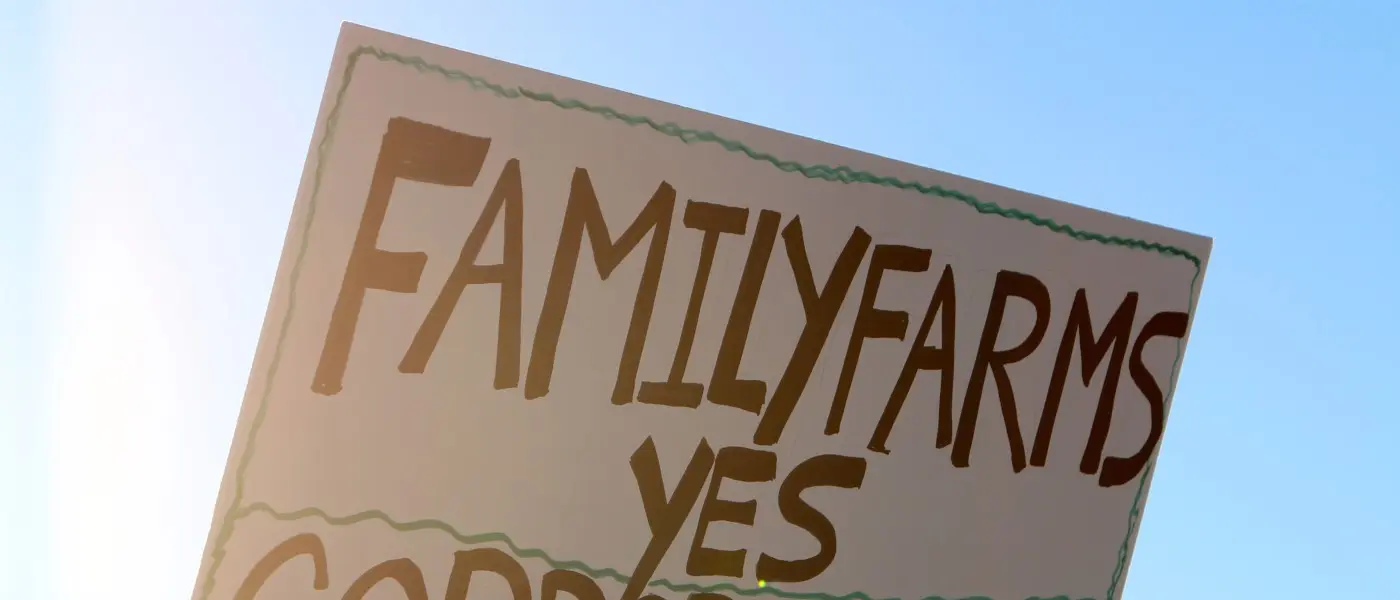 Family Farms Yes, Corporate Ag No sign