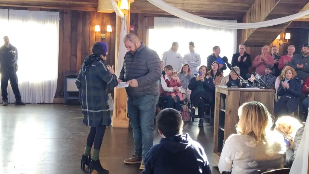 Will Dellacamera handing the mic off to Rep. Rosa DeLauro (D-CT)