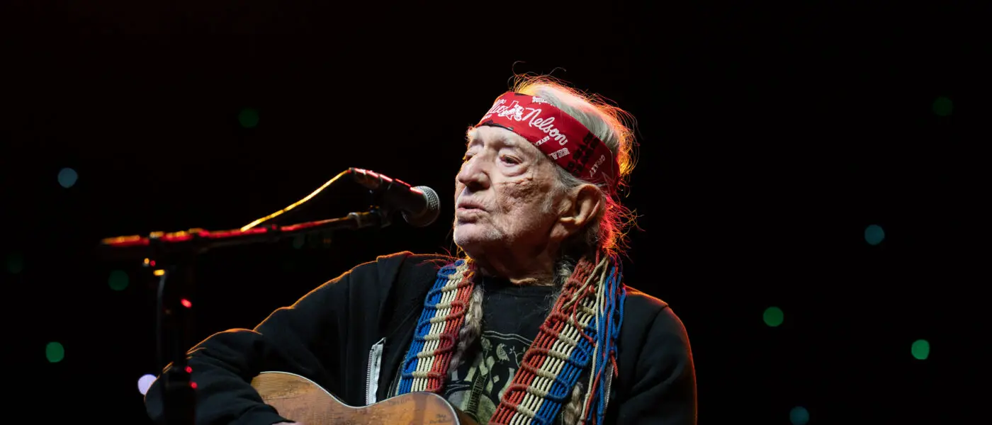 Willie Nelson performing