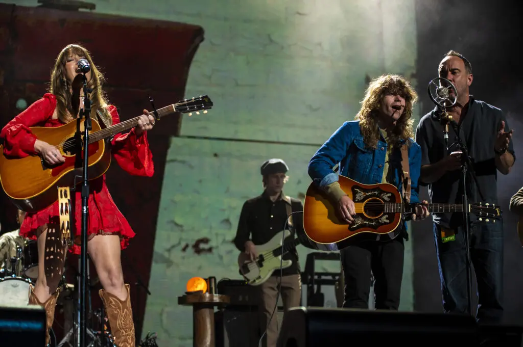 Margo Price, Jesse Welles and Dave Matthews performing