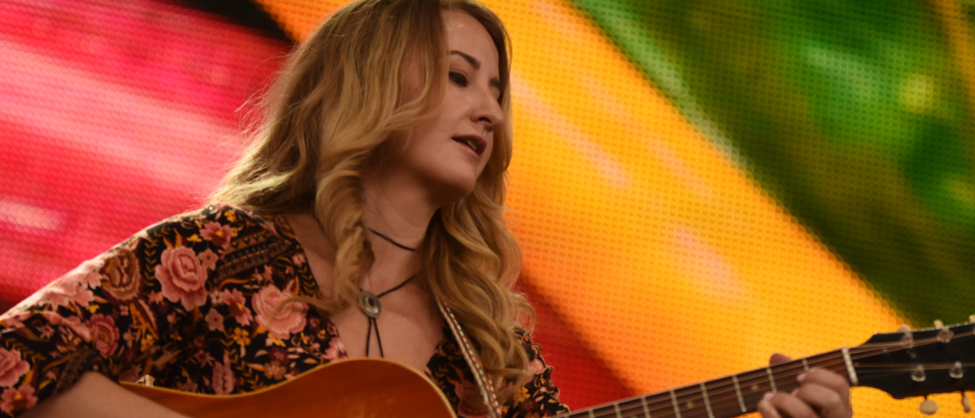 Margo Price at Farm Aid 2016 © Brian Bruner / Bruner Photo