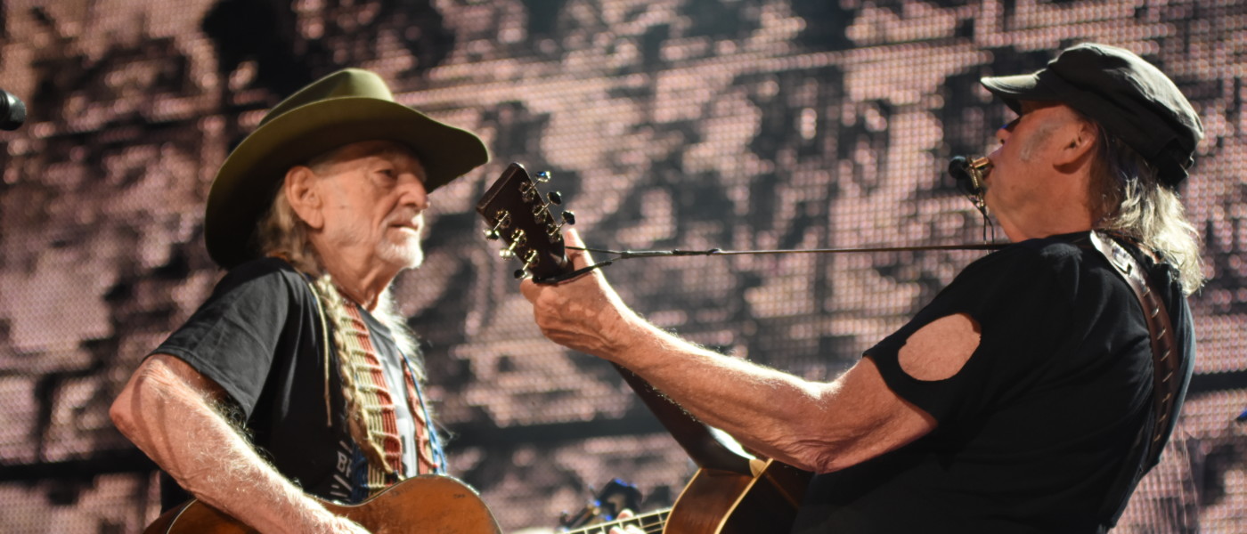 Neil Young & Willie Nelson at Farm Aid 2016 © Brian Bruner / Bruner Photo