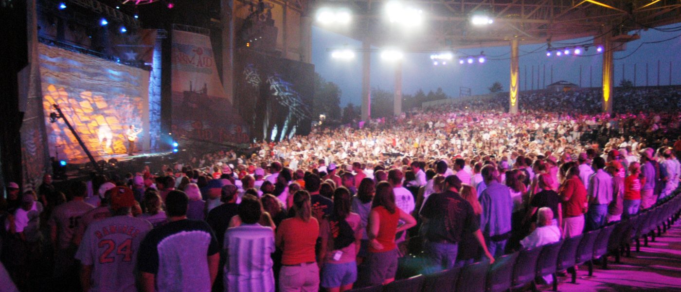 farm aid 2003 audience / crowd