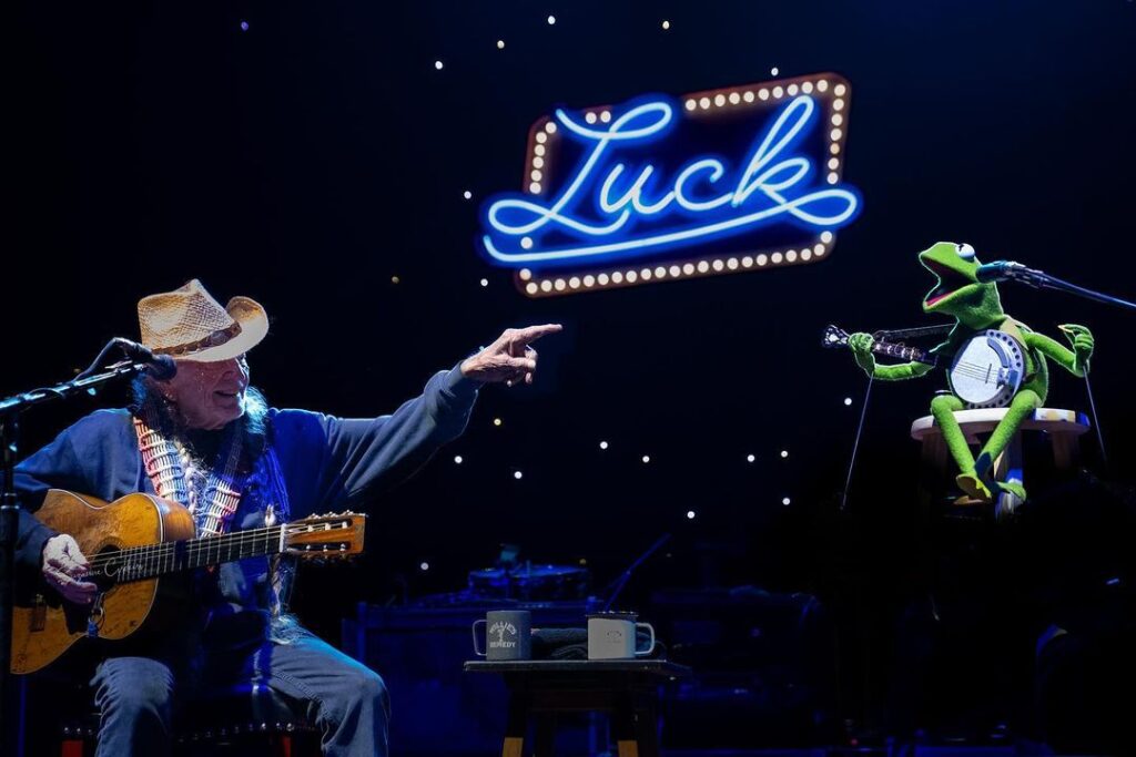 Willie Nelson is joined by Kermit The Frog to sing “Rainbow Connection” at Luck Reunion 2024